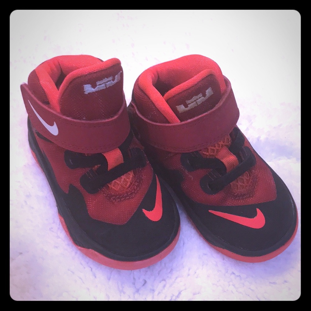 Nike Lebron Soldier VIII